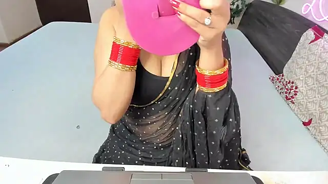 Queen Couple online show from February 18, 5:50 am