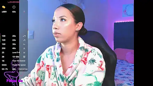 SallyWhitee online show from September 17, 3:48 am