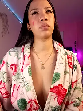 SallyWhitee online show from May 6, 5:22 am