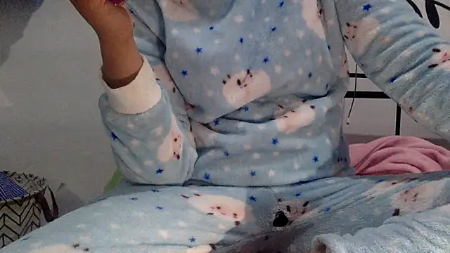 sharonlopez9611 online show from February 19, 3:39 am