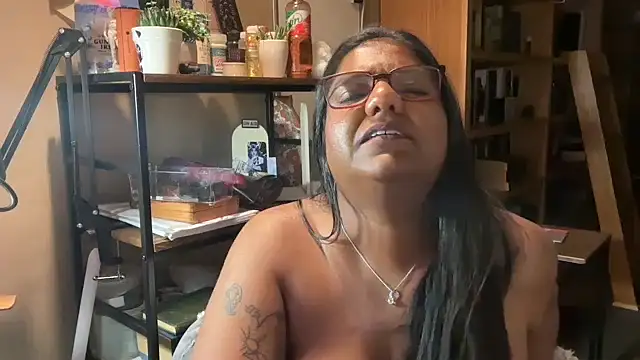 Snapshot of SophieStarShine chatting on October 13, 11:51 pm SophieStarShine online show from October 13, 11:51 pm