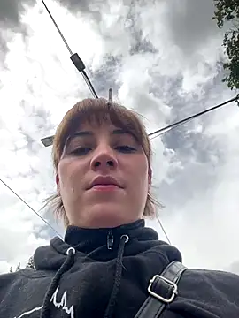 Maggie Geller online show from November 24, 4:31 pm