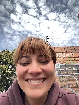 Maggie Geller online show from December 3, 5:26 pm