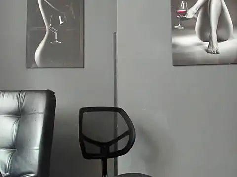 karlyjons12 online show from November 28, 4:54 pm