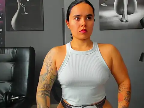 karlyjons12 online show from October 29, 5:04 pm