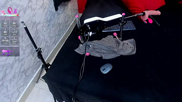 IVISBOUNCYASS online show from November 17, 12:50 pm