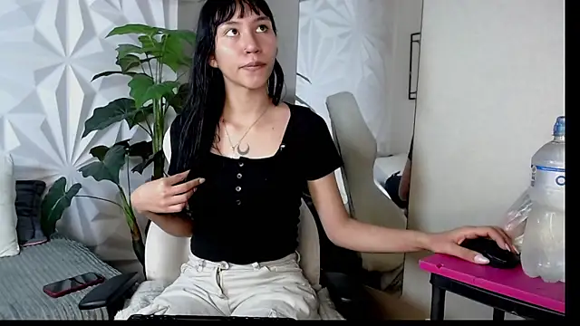 Snapshot of Miaa_Lee7 chatting on October 15, 9:17 pm Miaa Lee7 online show from October 15, 9:17 pm