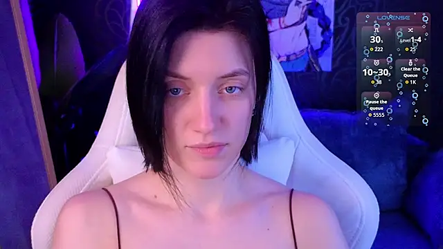 roxy riot  online show from March 3, 7:25 am