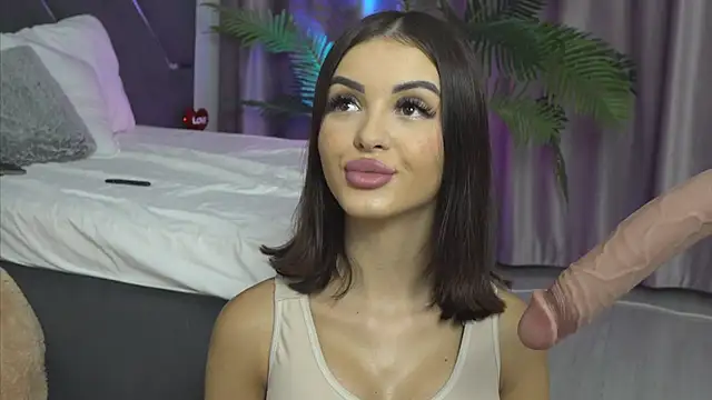 Snapshot of LilaRoses chatting on October 2, 5:01 am LilaRoses online show from October 2, 5:01 am