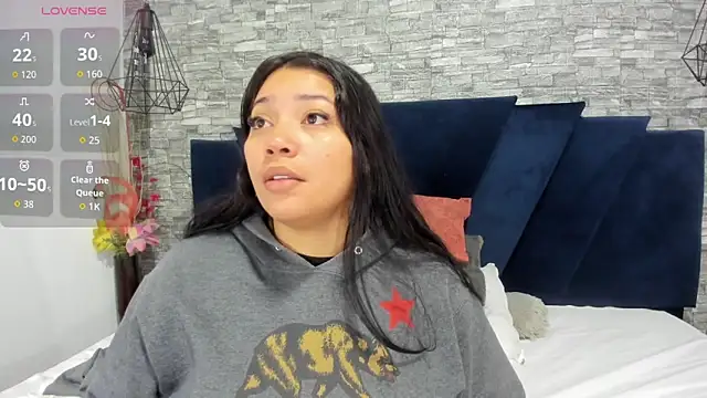 Sophia Brunett online show from December 2, 11:56 am