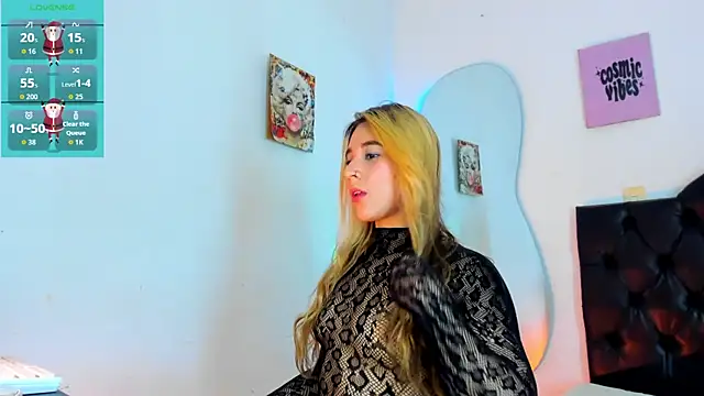 Vickyallien online show from December 19, 4:32 pm