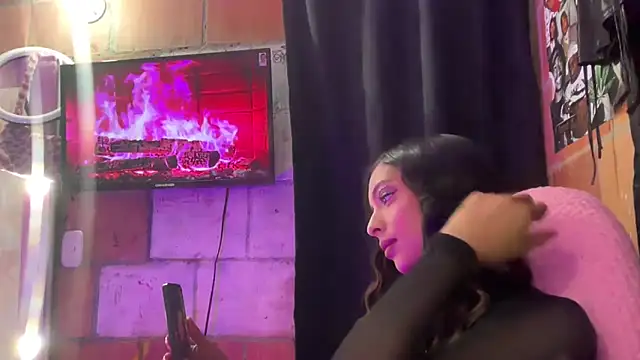 Skye Moore online show from June 14, 2:20 am