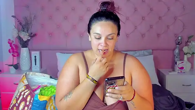 Snapshot of KourtneyEvans chatting on September 14, 4:38 pm KourtneyEvans online show from September 14, 4:38 pm