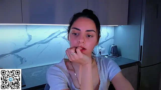 EmiliaZen online show from June 24, 8:41 pm