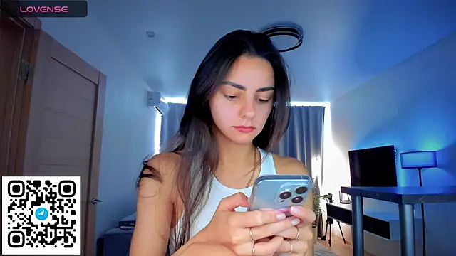 Snapshot of EmiliaZen chatting on September 12, 1:51 pm EmiliaZen online show from September 12, 1:51 pm
