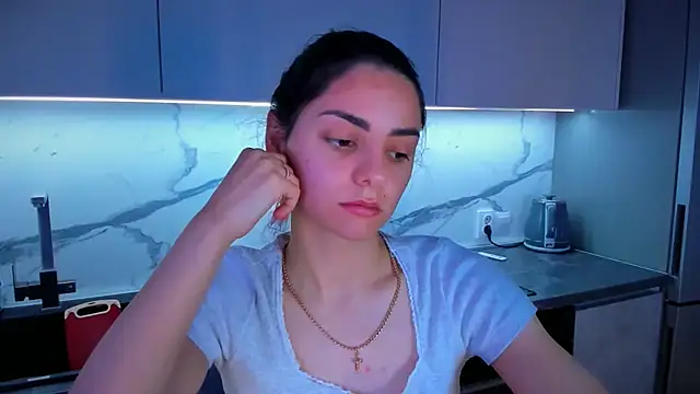 EmiliaZen online show from June 22, 3:42 pm