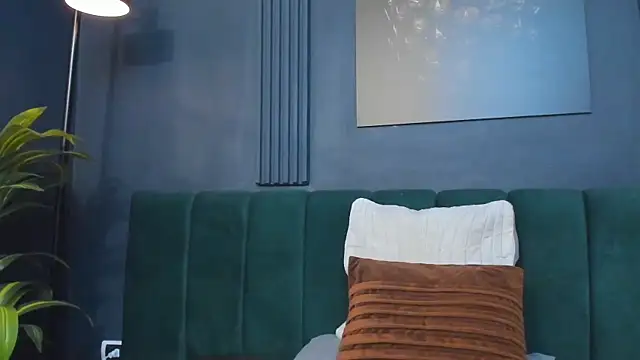 scarlet edwars online show from November 10, 9:32 pm