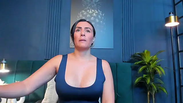 scarlet edwars online show from February 9, 8:22 pm