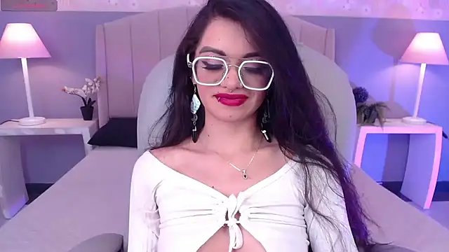 Snapshot of Emerald_gh chatting on September 21, 9:13 pm Emerald gh online show from September 21, 9:13 pm