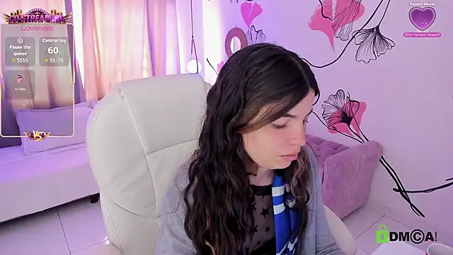 Isabela Fiorelli online show from July 31, 2:07 pm
