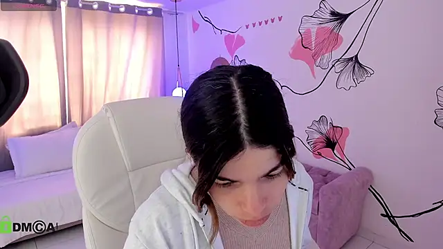 Isabela Fiorelli online show from July 2, 2:23 pm