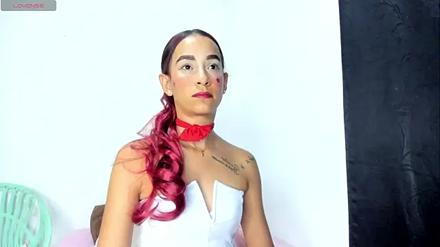 Olivia Stevens online show from June 18, 8:14 pm