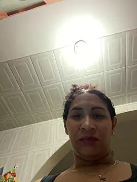 Carola-Ross online show from April 25, 3:31 pm