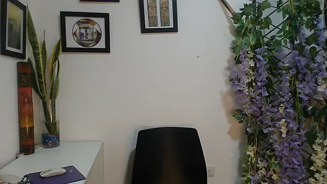 StephyJones1 online show from August 1, 8:22 pm
