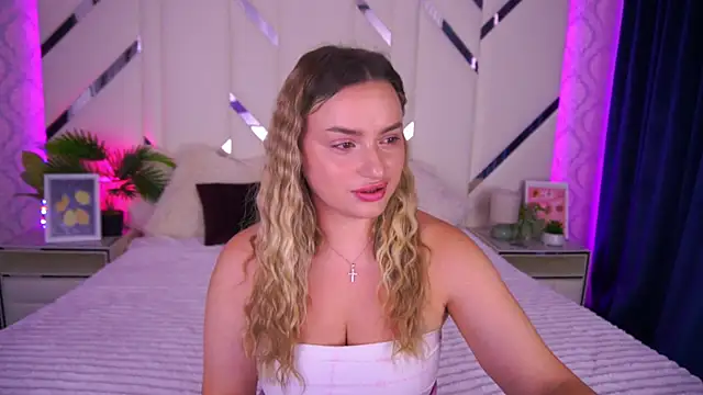 LindsieGreyy online show from September 22, 6:34 am