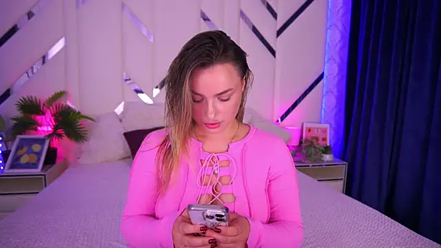 LindsieGreyy online show from October 11, 7:24 am