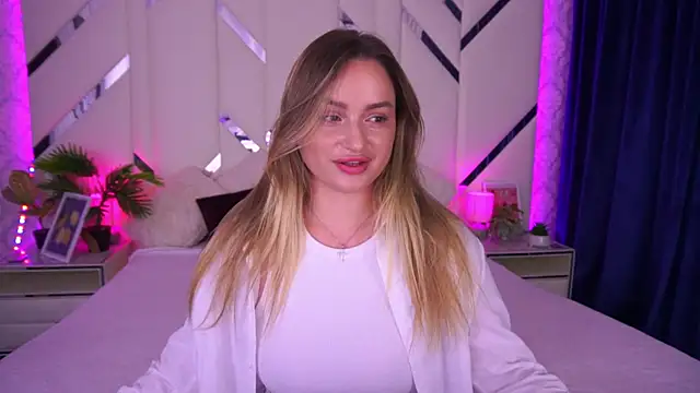 LindsieGreyy online show from September 24, 6:56 am