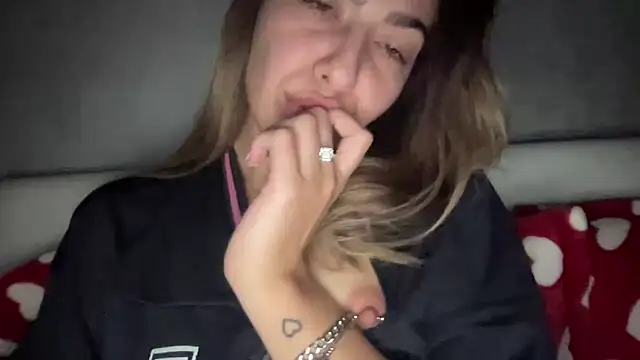 sarrah rossy online show from November 29, 11:20 pm