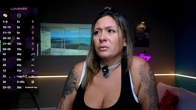 bossyroxy84 online show from February 18, 1:16 am