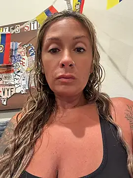 bossyroxy84 online show from July 4, 3:02 am