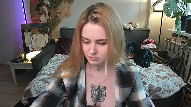 Alexa Pirs online show from May 1, 2:42 pm
