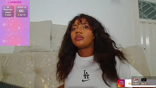 Snapshot of Daphnewalker__ chatting on October 1, 3:00 am Daphnewalker online show from October 1, 3:00 am