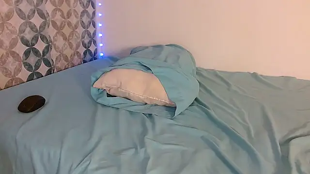 Emilybateee online show from March 15, 5:59 pm