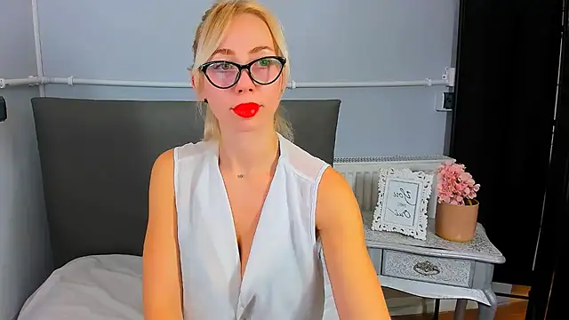 Snapshot of MargaritaRose chatting on October 18, 2:53 pm MargaritaRose online show from October 18, 2:53 pm