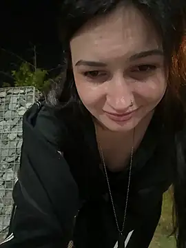 lunalovelee online show from June 15, 2:39 pm