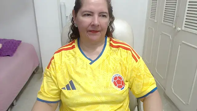 leonela 69 online show from July 4, 4:30 am