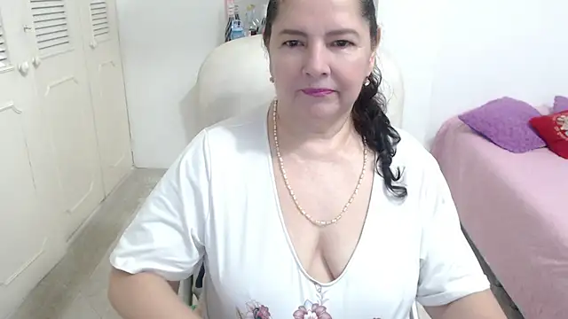 leonela 69 online show from April 30, 12:05 am