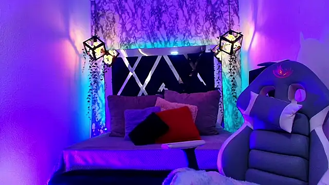 charlotte bluee online show from February 10, 6:44 pm
