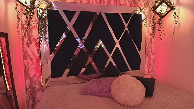 charlotte bluee online show from October 15, 6:54 pm