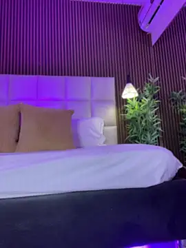 MelanieHillss online show from July 5, 4:40 am
