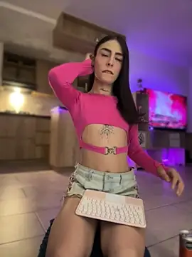 Snapshot of candycami19 chatting on October 8, 6:18 am candycami19 online show from October 8, 6:18 am