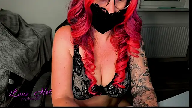 Lunalein online show from May 4, 6:44 pm