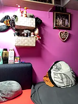 sexymelli18 online show from December 3, 9:06 pm