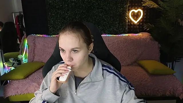 Snapshot of Dyna_bae chatting on September 14, 1:47 am Dyna bae online show from September 14, 1:47 am