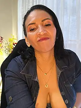 Mrsvictoriaaa online show from June 7, 8:59 pm