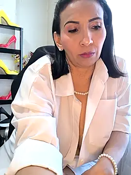Mrsvictoriaaa online show from April 23, 8:11 pm